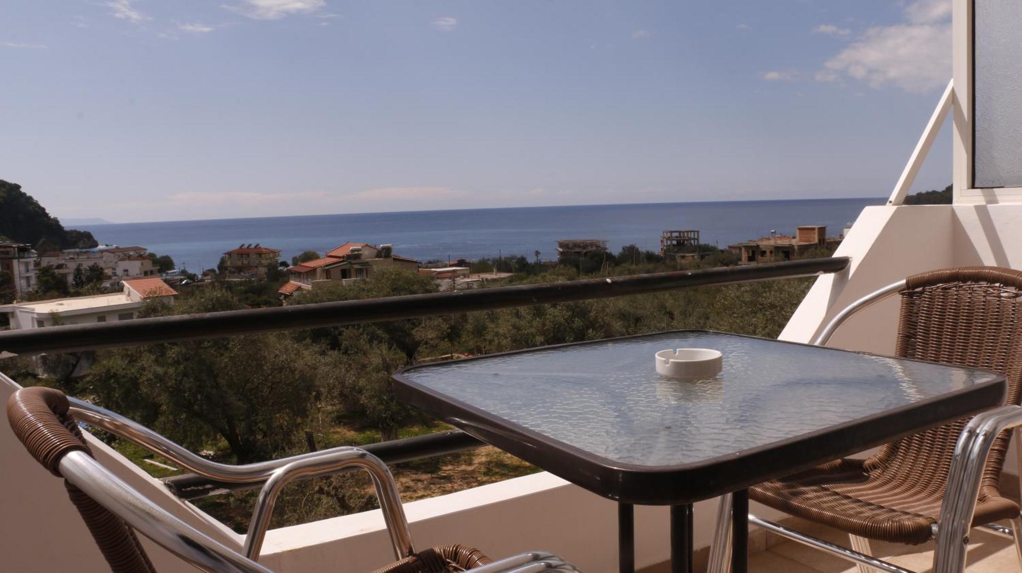 Velco Bb Himara Bed & Breakfast Eksteriør bilde