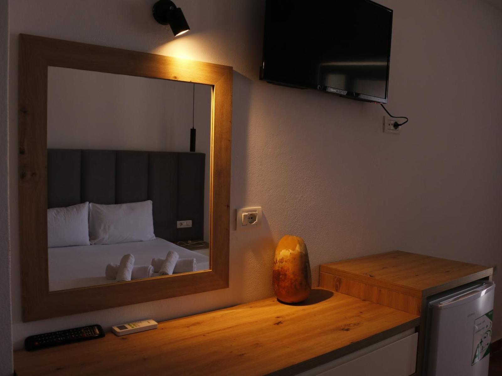 Velco Bb Himara Bed & Breakfast Eksteriør bilde