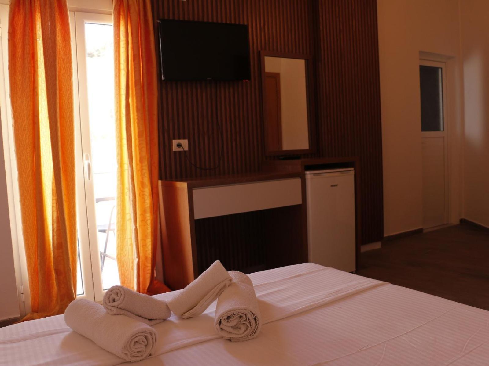 Velco Bb Himara Bed & Breakfast Eksteriør bilde